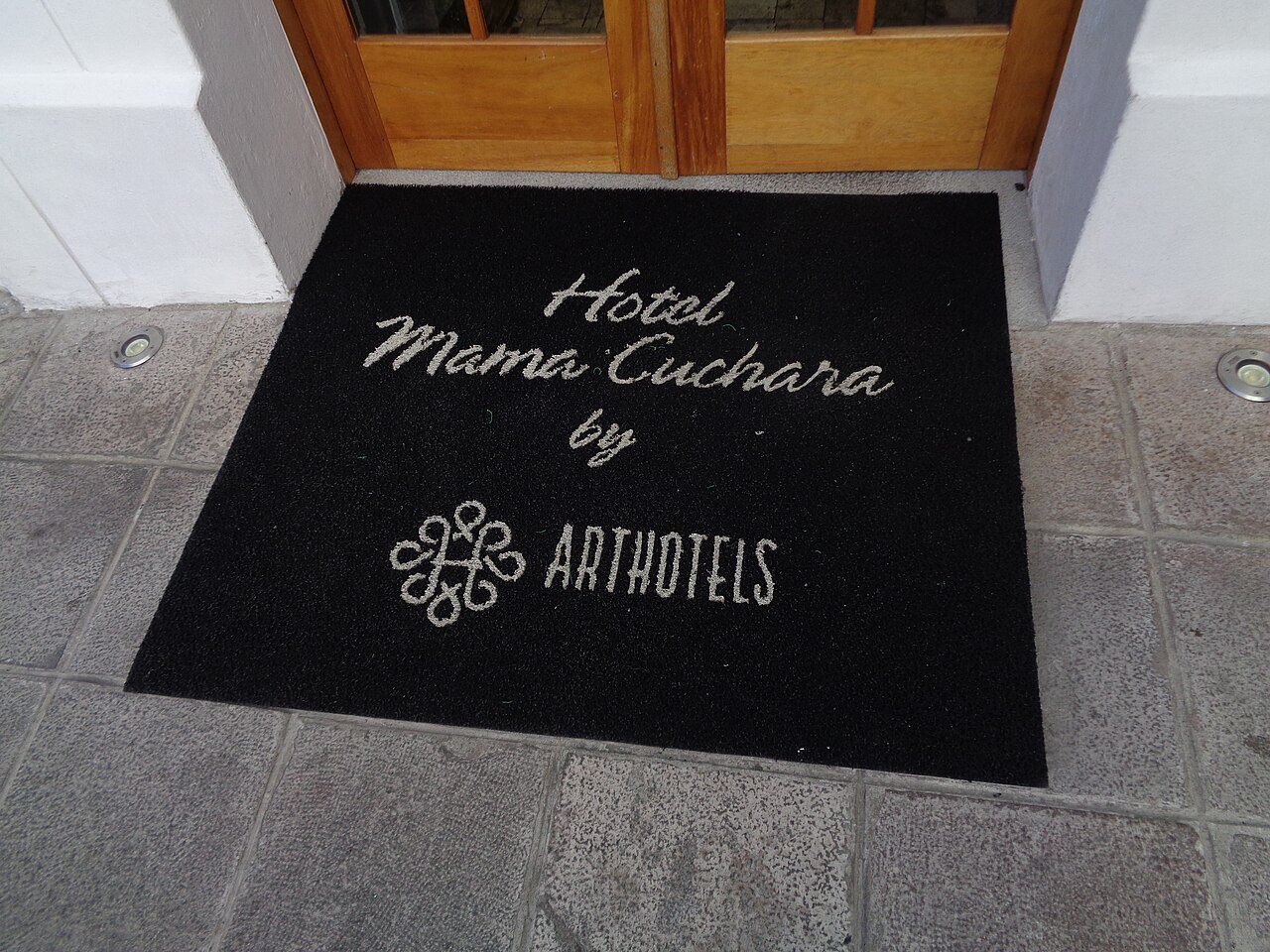Feng shui front door mat color opening image with front door, mat, and practical entryway context